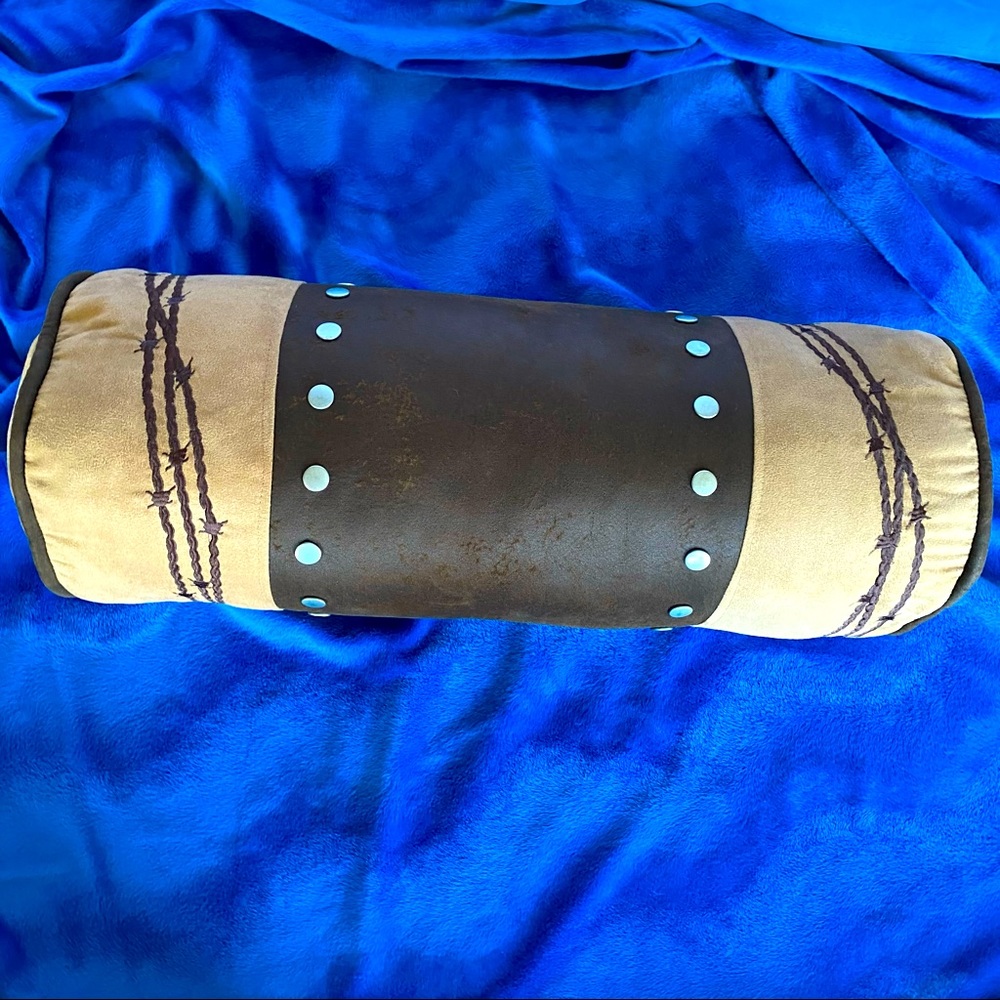 Hiend Accents barbwire pillow NWOT